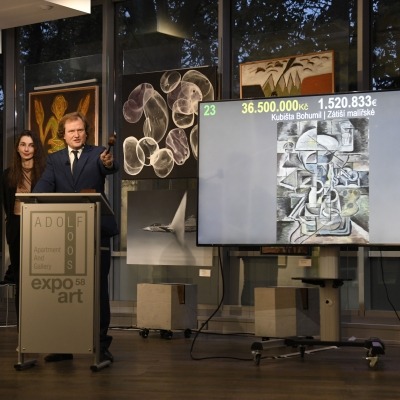 ČESKÝM AUKCÍM LETOS, STEJNĚ JAKO LONI, KRALOVALA PRAŽSKÁ ADOLF LOOS APARTMENT AND GALLERY