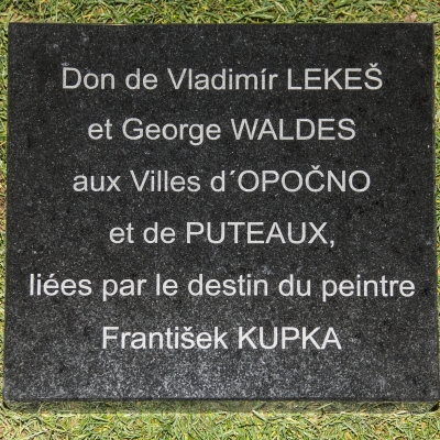 darovací deska památníku Františka Kupky v Puteaux